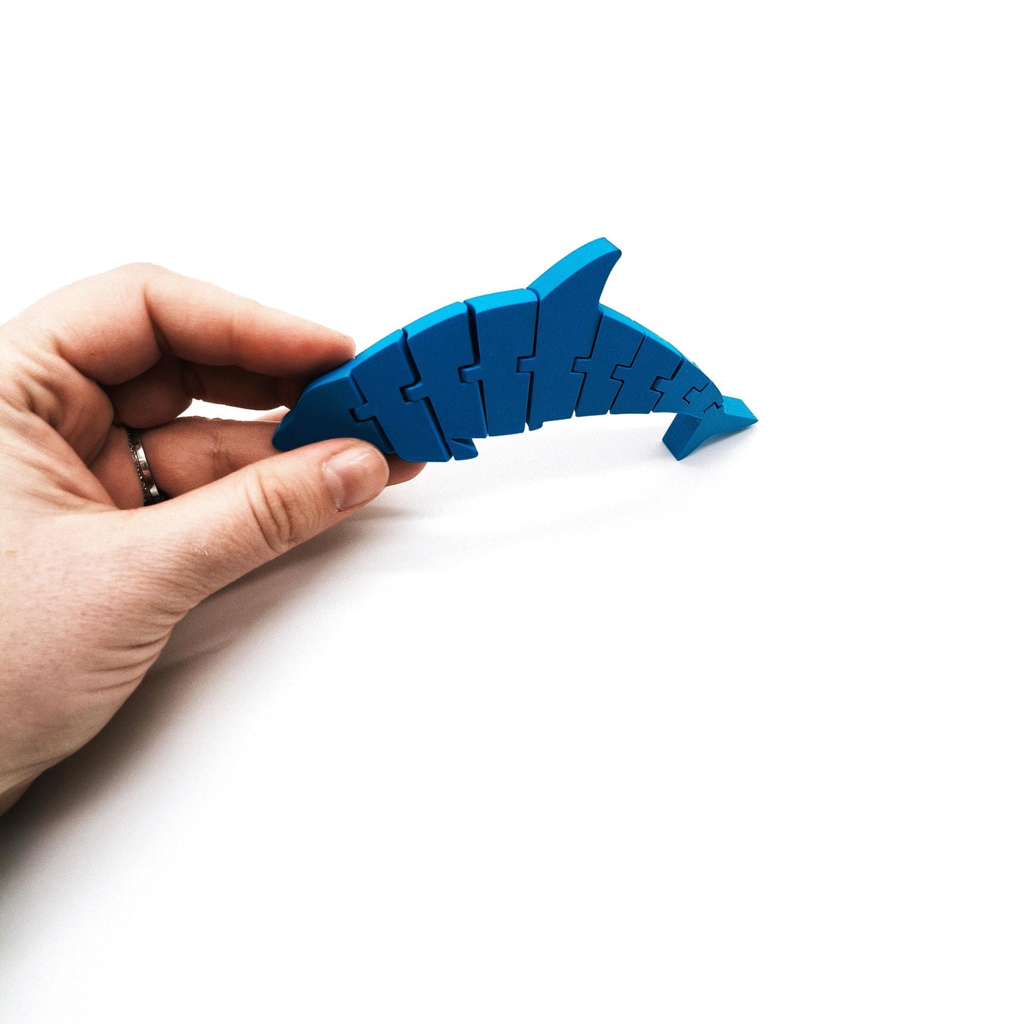 Articulated Dolphin Toy – Flexible Fidget Sensory Toy – Fun Desk Decor & Gift for Ocean Lovers – Customizable, Moving Dolphin Figure