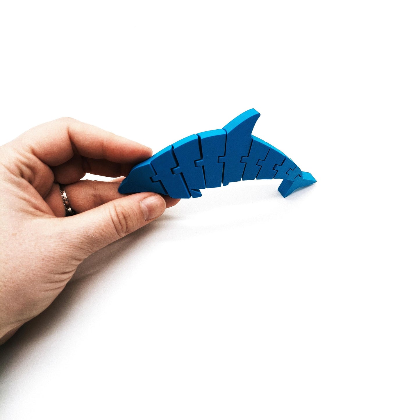 Articulated Dolphin Toy – Flexible Fidget Sensory Toy – Fun Desk Decor & Gift for Ocean Lovers – Customizable, Moving Dolphin Figure