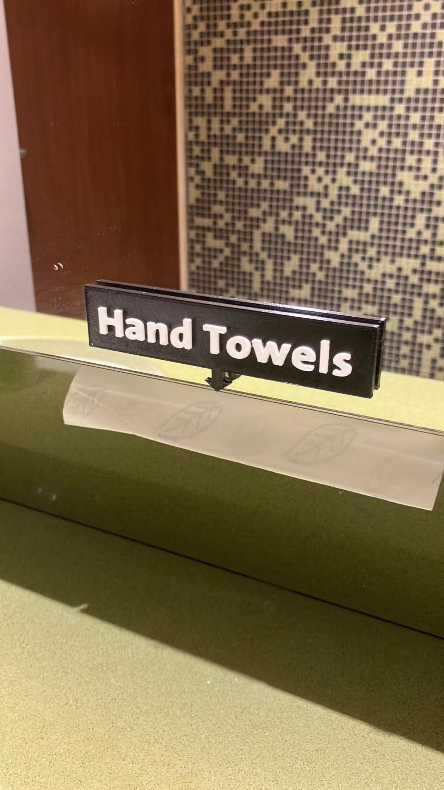 Personalized Hand Towels sign, bathroom sign, bathroom decor, Modern Towel pla sign with arrow, custom