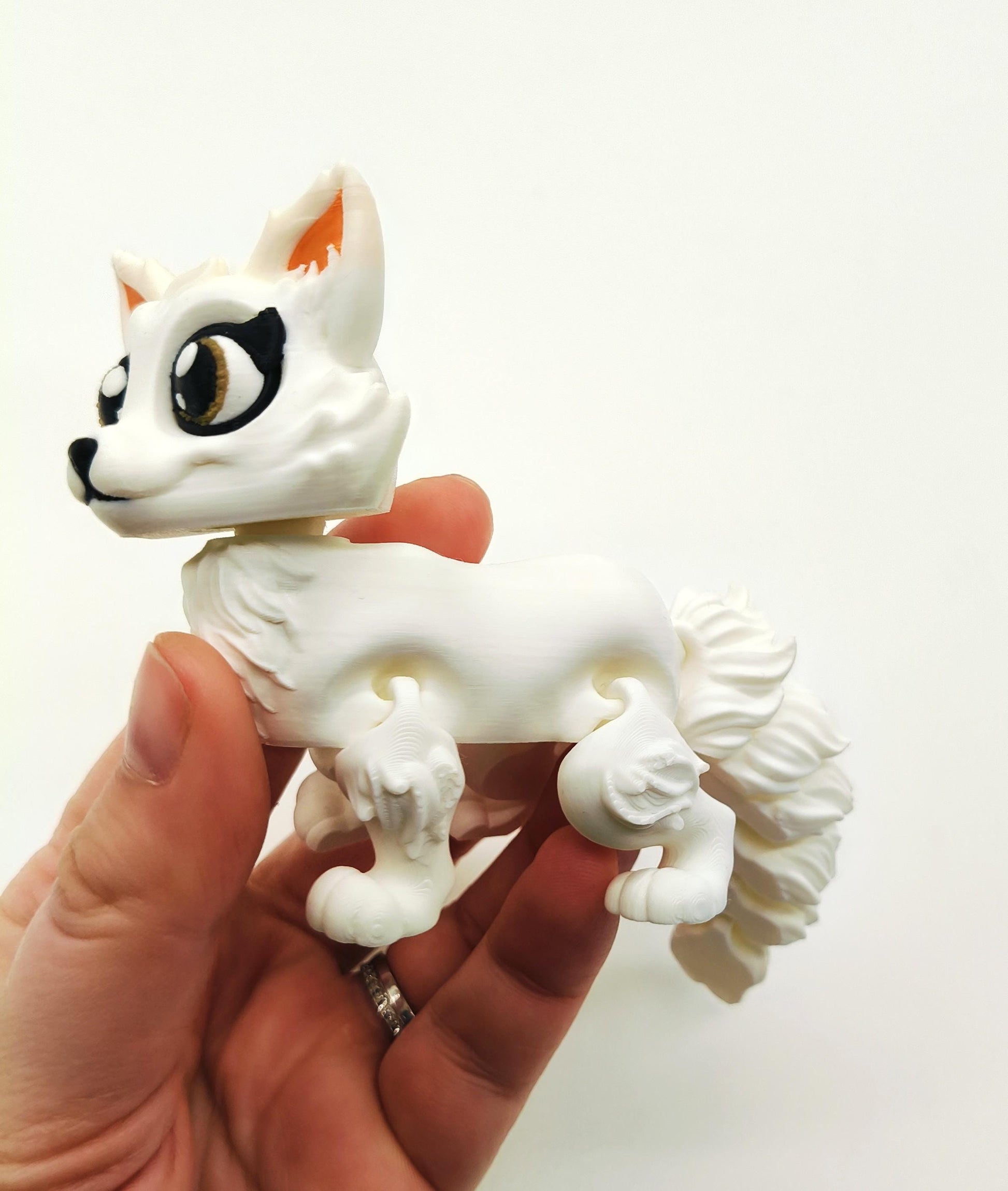 Articulated Arctic Fox – Poseable Flexible Animal Figure – Cute Fidget Companion, Perfect Gift for Animal Lovers, Fantasy Creature
