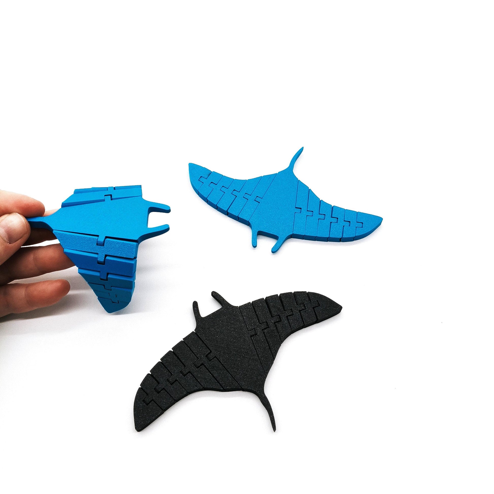 Articulated Manta Ray – Relaxing Fidget Toy for Stress Relief – Satisfying Sensory Toy for Adults – Unique Gift & Desk Decoration