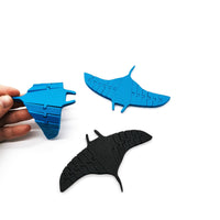 Articulated Manta Ray – Relaxing Fidget Toy for Stress Relief – Satisfying Sensory Toy for Adults – Unique Gift & Desk Decoration