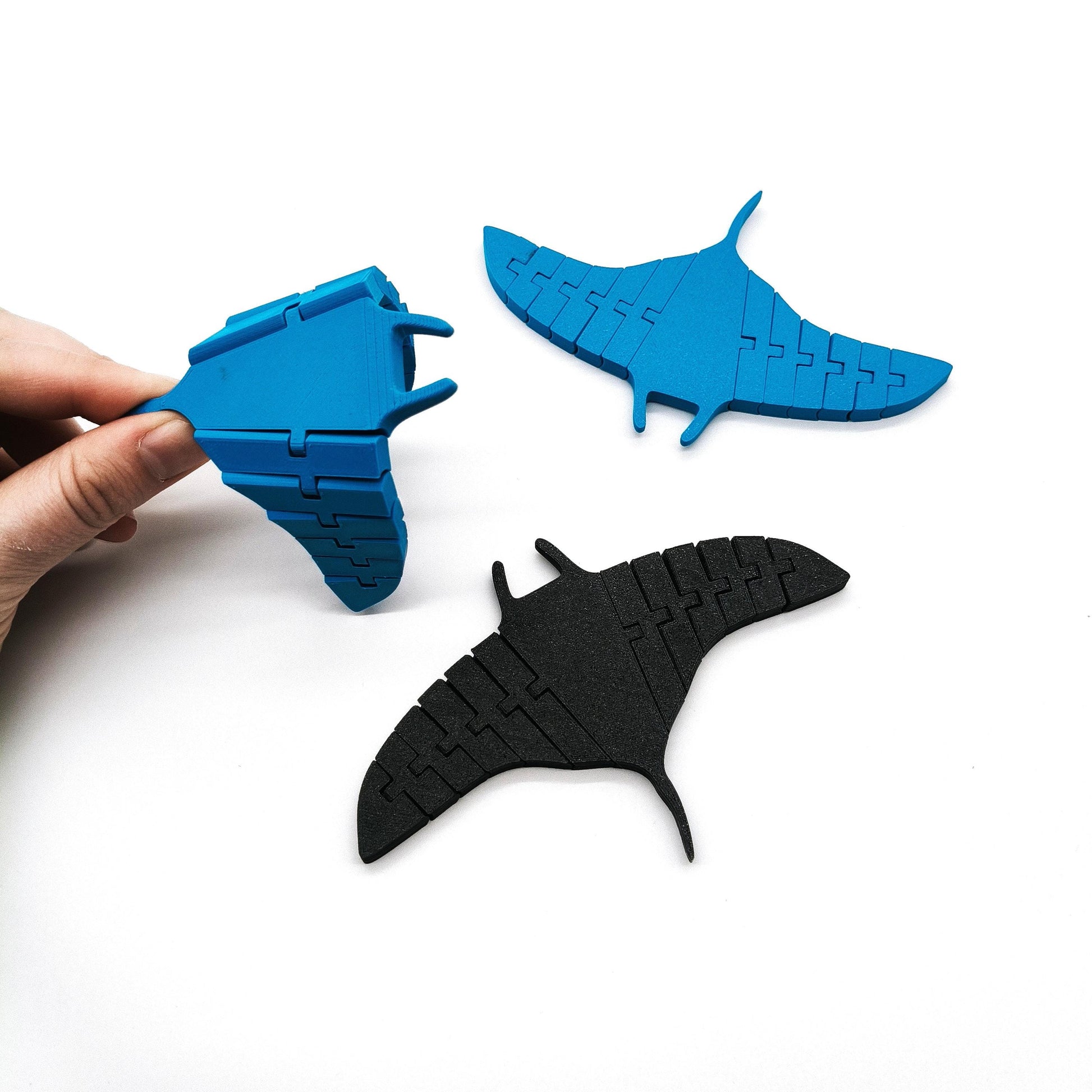 Articulated Manta Ray – Relaxing Fidget Toy for Stress Relief – Satisfying Sensory Toy for Adults – Unique Gift & Desk Decoration