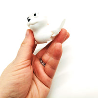 Adorable Articulated Seal - Cute White Baby Seal Figurine - Handcrafted Desk Companion - Perfect Gift for Animal Lovers & Ocean Enthusiasts