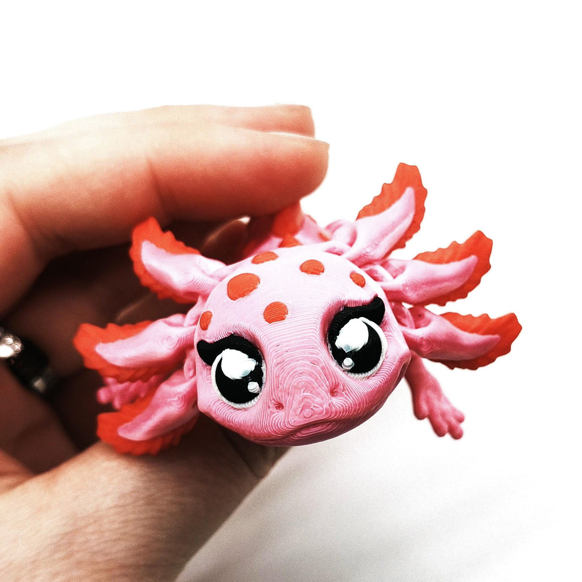 Axolotl-figuur – Roze en rood gevlekte flexibele fidget-axolotl – schattig salamandercadeau voor hem of haar – amfibie verzamelobject voor op het bureau