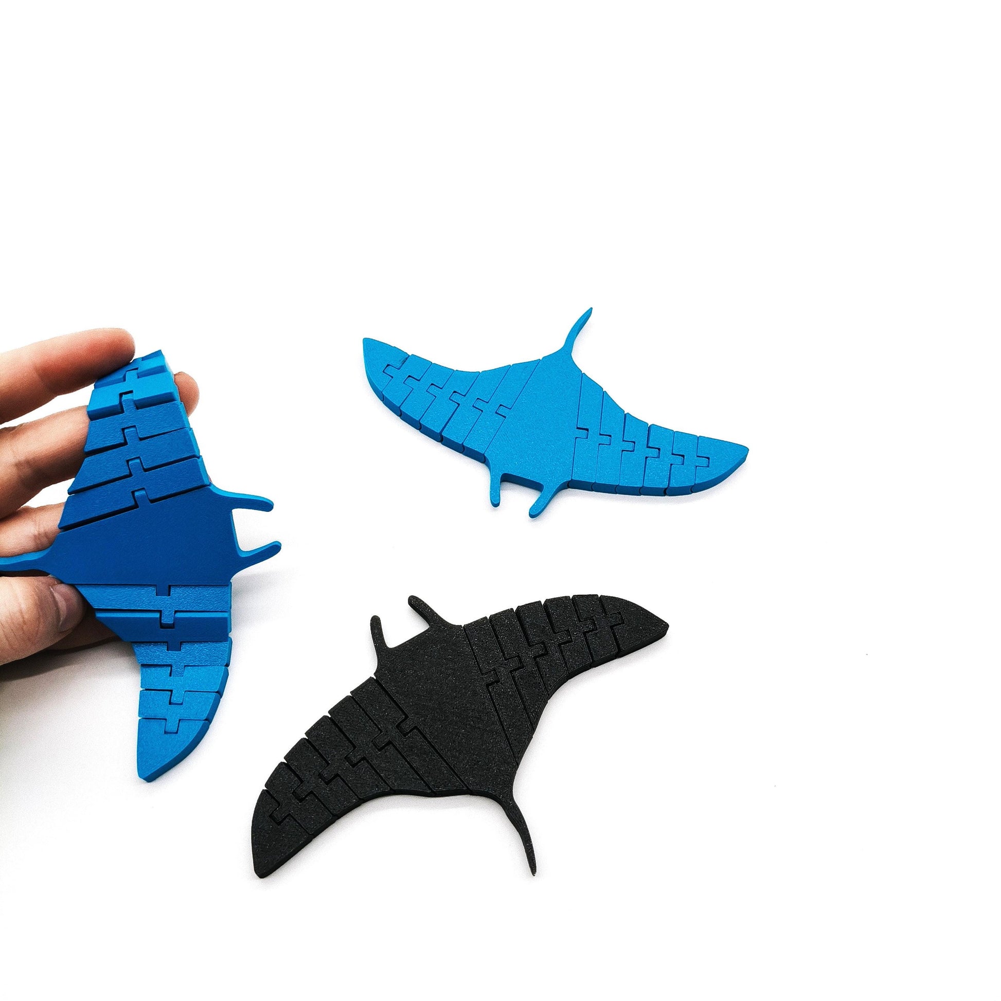 Articulated Manta Ray – Relaxing Fidget Toy for Stress Relief – Satisfying Sensory Toy for Adults – Unique Gift & Desk Decoration