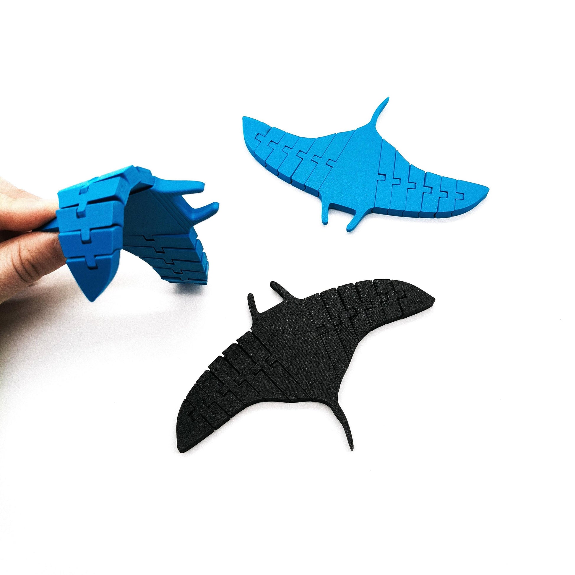 Articulated Manta Ray – Relaxing Fidget Toy for Stress Relief – Satisfying Sensory Toy for Adults – Unique Gift & Desk Decoration