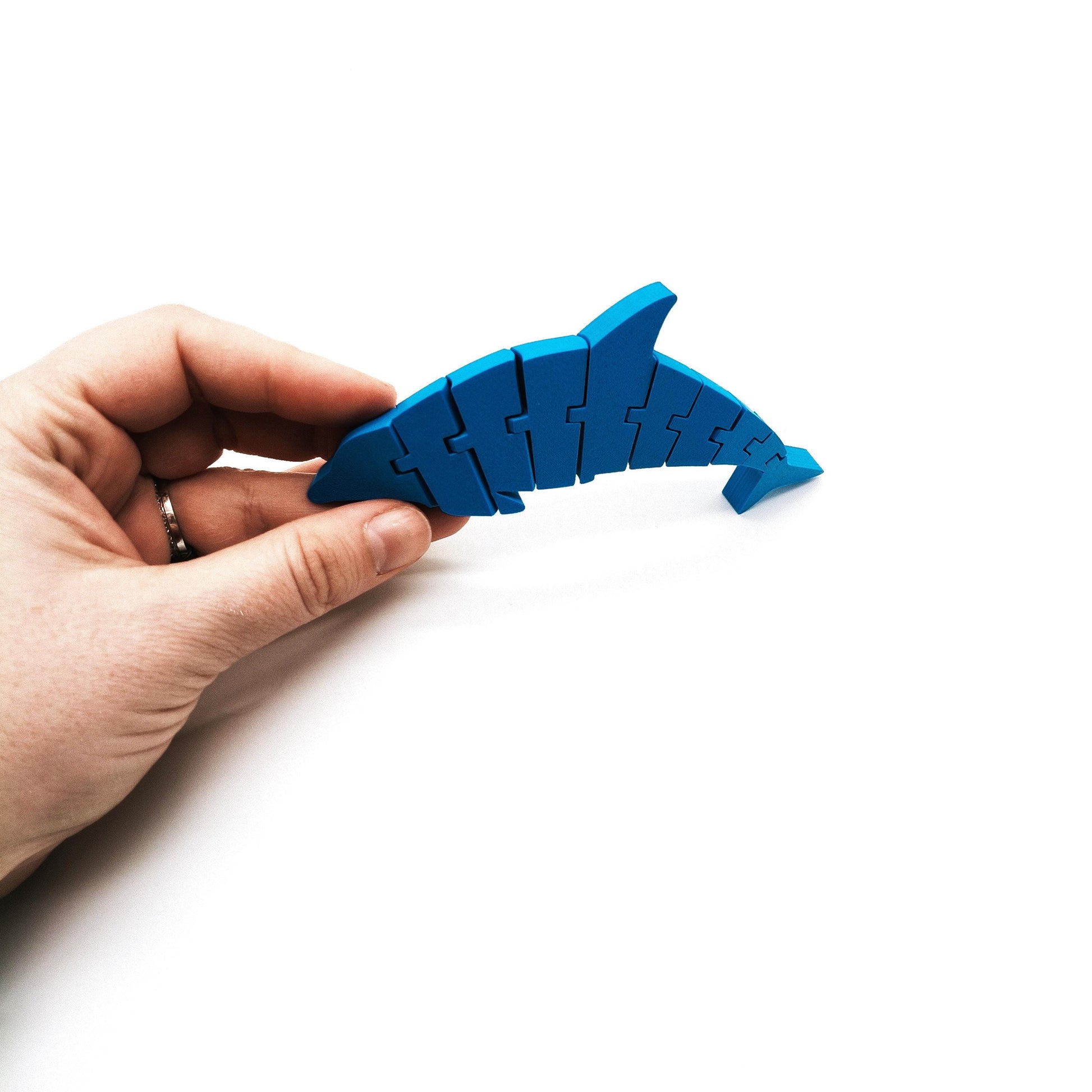 Articulated Dolphin Toy – Flexible Fidget Sensory Toy – Fun Desk Decor & Gift for Ocean Lovers – Customizable, Moving Dolphin Figure