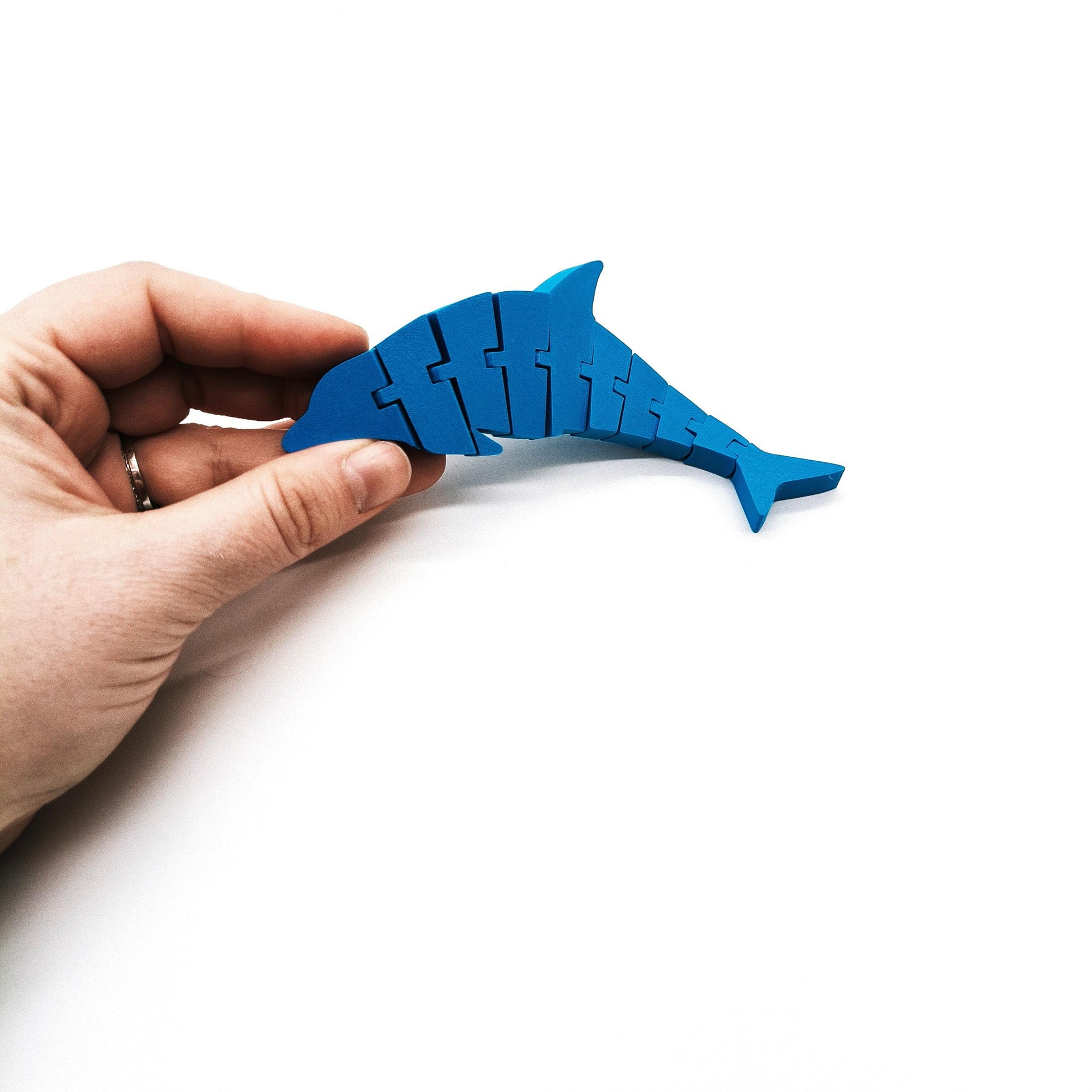 Articulated Dolphin Toy – Flexible Fidget Sensory Toy – Fun Desk Decor & Gift for Ocean Lovers – Customizable, Moving Dolphin Figure