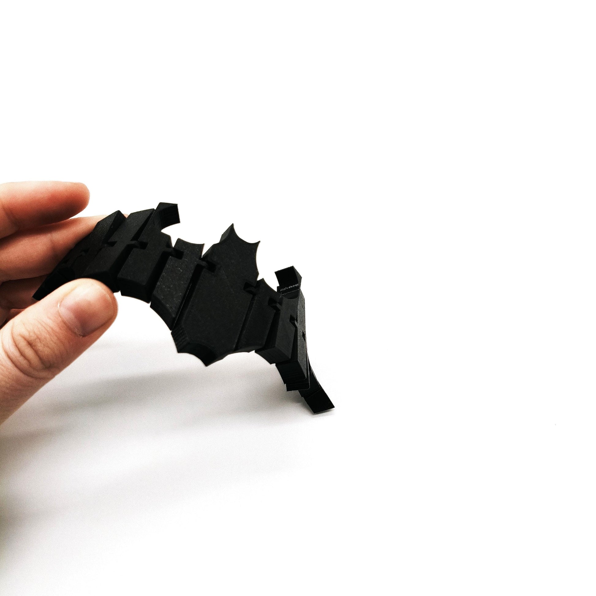 Articulated Bat Fidget Toy – Flexible Bat Figure – Halloween Decor, Desk Toy, Stress Relief Gift, Gothic Home Decor