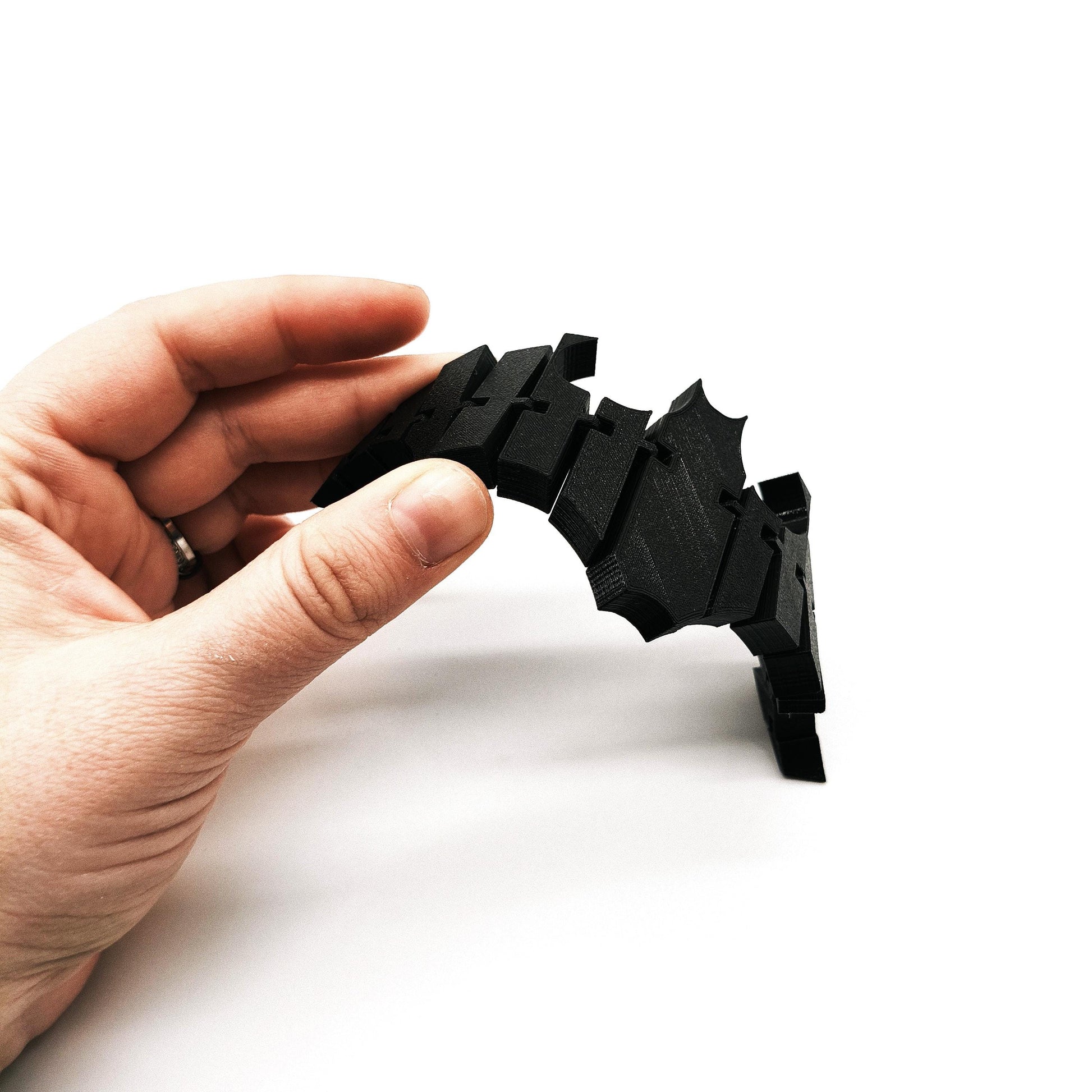 Articulated Bat Fidget Toy – Flexible Bat Figure – Halloween Decor, Desk Toy, Stress Relief Gift, Gothic Home Decor